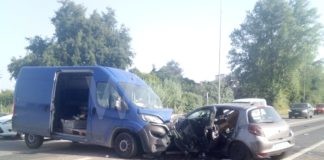 Frontale fra un furgone e un’auto: gravissimo un ragazzo