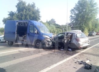 Frontale fra un furgone e un’auto: gravissimo un ragazzo