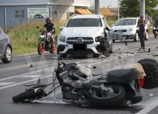 Incidente mortale in viale Europa: si cerca una station wagon grigia