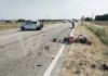 Drammatico incidente, motociclista tampona auto e muore sul colpo