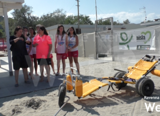 La ministra per le disabilità Locatelli in visita allo stabilimento balneare di Insieme a te