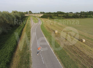 “Storie di fango”: L’artista Stefania Galegati dona al comune l’opera sull’alluvione