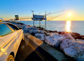 Molesta i clienti e la titolare di uno stabilimento balneare. Il Questore di Ravenna emette il “Daspo Willy” della durata di un anno