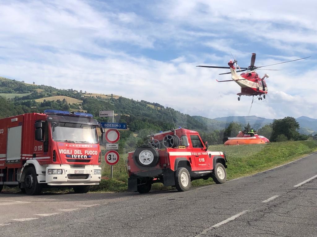Incendio fra San Cassiano e San Martino in Gattara fiamme alimentate