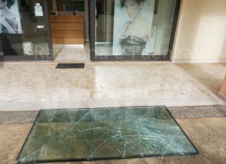 Spaccata a Casalborsetti: i ladri utilizzano una Punto come ariete ed entrano nel salone di bellezza