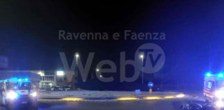 Incidente, Faenza: Ubriaco si schianta con la moto contro la rotatoria