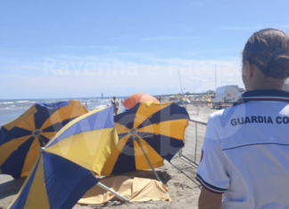 Tragedia nella spiaggia libera di Cervia: 78enne entra a fare il bagno e muore