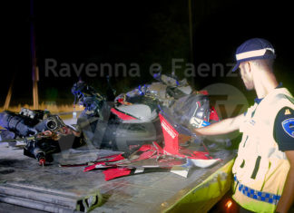 Nella notte moto contro rotonda dei Pinaroli, grave 27enne motociclista