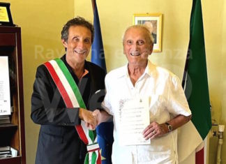 Massa Lombarda: Il sindaco Bassi celebra l’ex cestista e barista Pasquale Preti