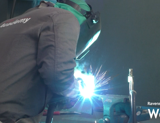 Industria romagnola tra incertezza e trasformazione: nel 2025 meno ore di CIG, ma cresce la straordinaria