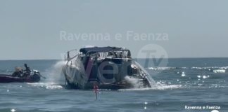 Rimozione barca arenatasi a Lido di Dante. Il Comune si rivarrà nei confronti del proprietario