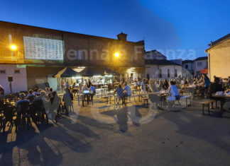 Post alluvione, ancora attiva a Traversara la distribuzione di materiali e prodotti alimentari