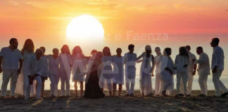 A Marina Romea i To Be Choir in un concerto benefico all’alba per le scuole musicali alluvionate a Faenza