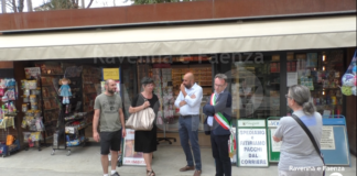 Riaperta l’edicola di via Lapi sommersa dall’alluvione