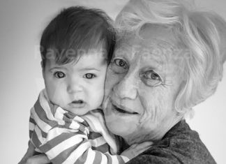 “Aida e Meris” si aggiudica il concorso fotografico di 50&PIU’. Abbracciamo i nonni