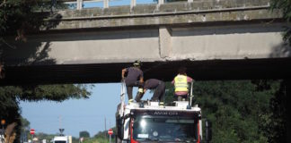 Camion con gru urta il ponte sulla Classicana. Via canale Molinetto chiusa per messa in sicurezza
