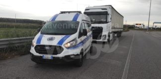 La Polizia locale denuncia il camionista che ieri si era dato alla fuga dopo aver causato un incidente e lo sanziona