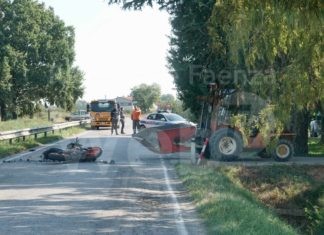 Grave incidente tra motociclista e muletto carico d’uva a Bagnacavallo. 77enne trasportato al Bufalini