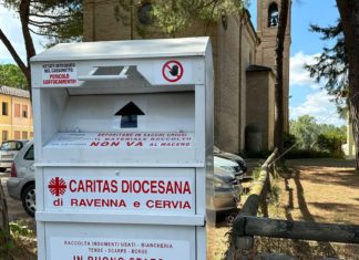 Le campane per il recupero dei vestiti sono state spostate nelle parrocchie