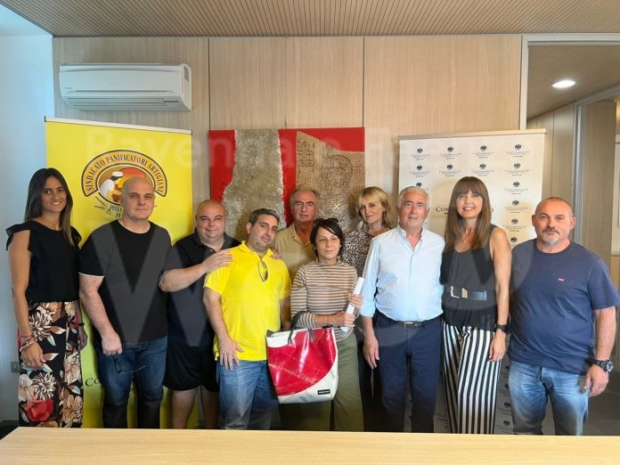 FOTO CONSEGNA CONTRIBUTO FIPPA