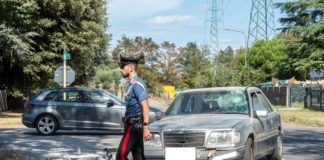 Incidente fra un’auto e un motorino: un uomo ricoverato in gravi condizioni