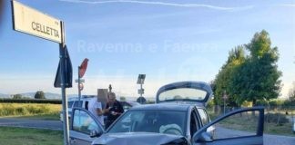Salta lo stop e colpisce un’auto: in due all’ospedale. Aveva quattro volte il tasso alcolico consentito