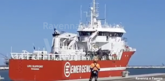 Migranti: La Life Support di Emergency è arrivata in porto a Ravenna