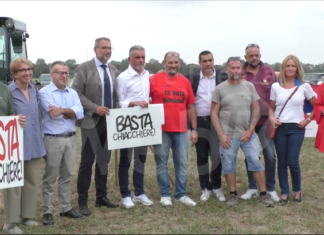 Manifestazione nei terreni allagati per salvare Ravenna: “Figliuolo ci incontri”, “Meloni torni in Romagna”