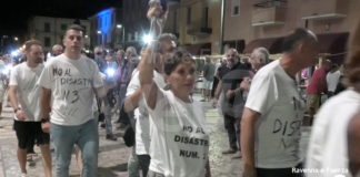 Gli alluvionati tornano a protestare in piazza. Nel frattempo ancora mancano i piani speciali