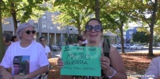 Processo del dottor Guerra, i sostenitori davanti al tribunale: “E’ innocente, non lo abbandoneremo mai.”