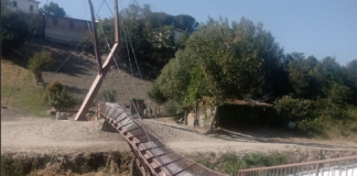 Crollata la passerella pedonale sul Senio di Borgo Rivola