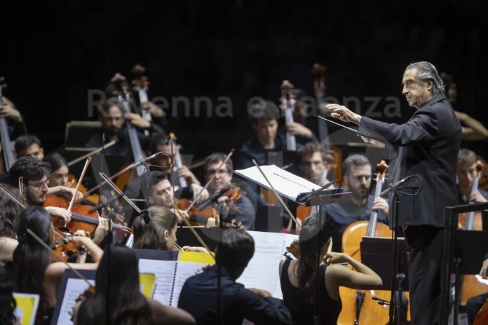 RAVENNA 20/07/2023. RAVENNA FESTIVAL. RICCARDO MUTI, TAMÁS VARGA.Riccardo Muti direttoreOrchestra Giovanile Luigi CherubiniTamás Varga violoncello