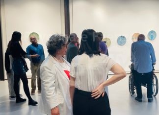 Tanti visitatori all’apertura della mostra “Anemoni”