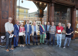 Concorso fotografico ‘Abbracciamo i nonni’: premiate le foto più belle