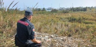 Sorpreso dai Carabinieri Forestali mentre scarica rifiuti lungo l’argine dei Fiumi Uniti
