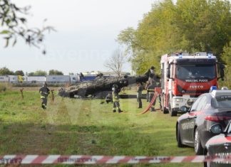Caduto un elicottero militare: pilota e co-pilota trasportati al Bufalini