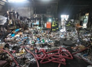 Rogo nella notte alle Bassette, in fiamme la tipografia Moderna