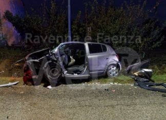Lugo: all’alba 25enne esce di strada con la sua auto, è in gravissime condizioni