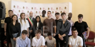 14 nuovi cittadini a Ravenna. In municipio ragazzi e ragazze per la cerimonia dedicata ai 18enni
