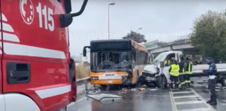 Incidente a Cesena tra un autobus ed un furgone, muore 81enne di Ravenna