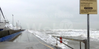 Altre 24 ore di divieto di accesso alle dighe foranee e moli guardiani in seguito all’allerta meteo
