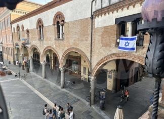 La Casa delle Donne: “La bandiera di Israele al balcone? Non in nostro nome”