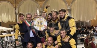 Gara delle bandiere: vincono Giallo, Nero e Bianco