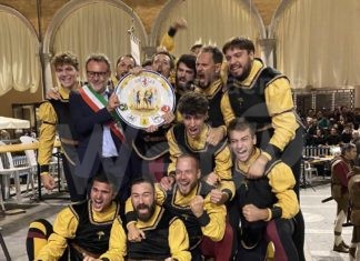 Gara delle bandiere: vincono Giallo, Nero e Bianco