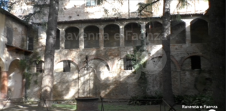 Crolli, incuria e mancanza di spazi: oltre alle sale distrutte dall’alluvione, diversi problemi in biblioteca