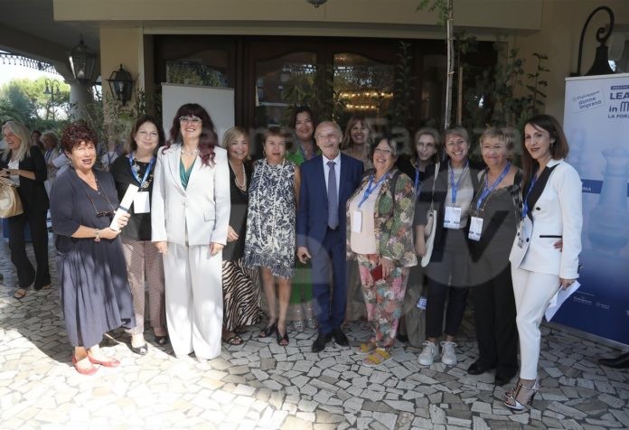 confartigianato_donna_impresa_dona_13_piante_al_comune3