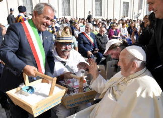 Il sale di Cervia giunge alla mensa di Papa Francesco insieme ai pellegrini del sale