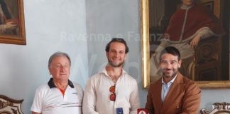 Francesco Leoni, campione di windsurf di Giovecca ha incontrato il sindaco Davide Ranalli