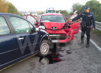 Frontale alle prime luci dell’alba, tre i feriti