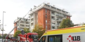 Incendio in un palazzo di via Comandini